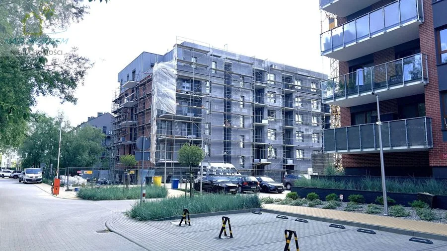 2 pokojowe, nowe osiedle,balkon,winda,parkingi
