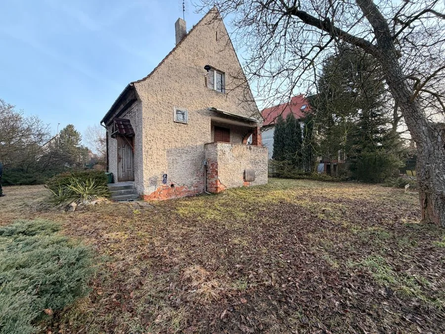 Dom na dużej działce Oporów, al. Piastów