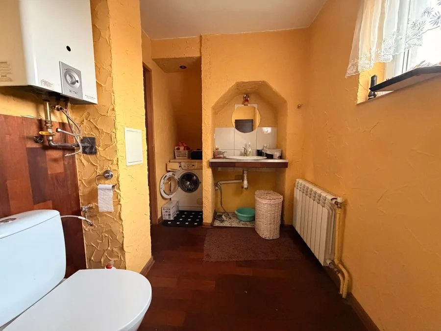 Dom  na dużej działce Oporów, al. Piastów