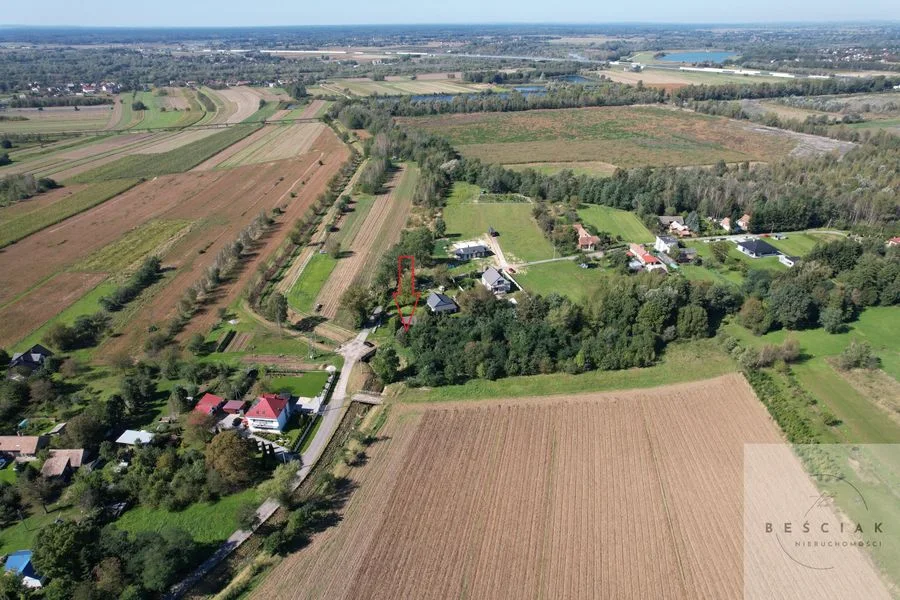 Działka budowlana z budynkiem gospodarczym – ok. 10 ar – Tarnów, ul. Czajki
