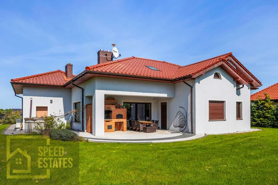 Parterowy dom z sauną -pompą ciepła-fotowoltaiką- dużą 20 ar działką