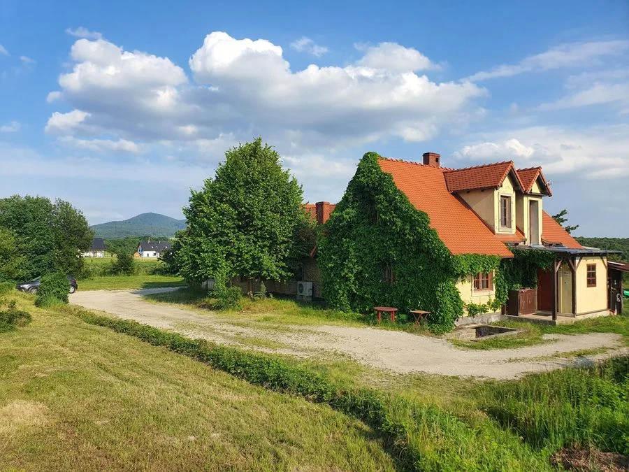 Dom bez sąsiadów z widokiem na wzgórza!