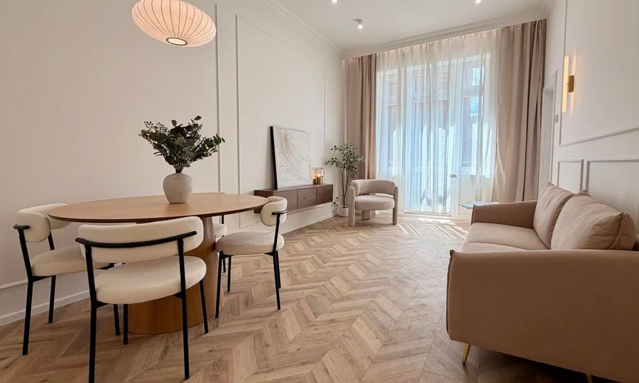 Stylowe mieszkanie w kamienicy z balkonem_2_pokoje