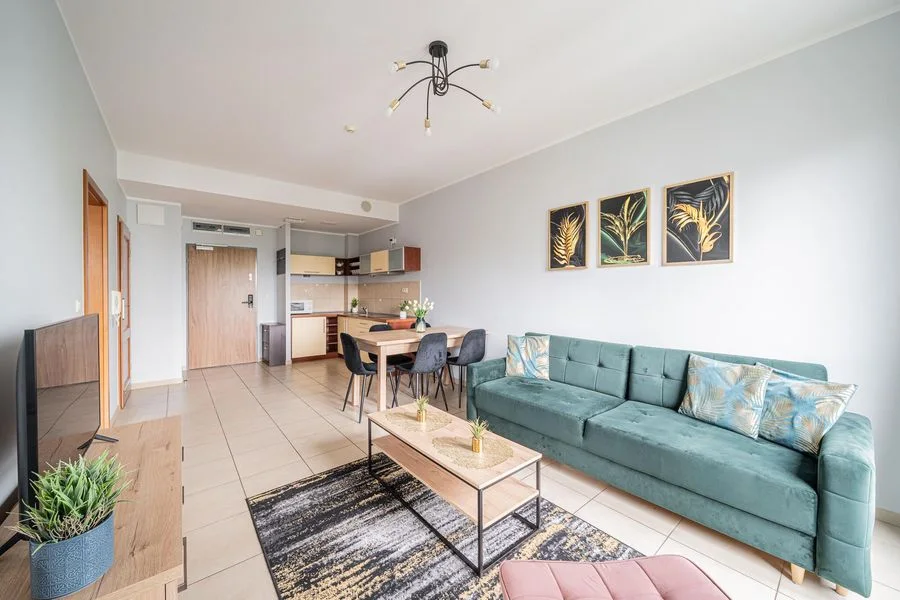 Ustawny, funkcjonalny apartament z dużym balkonem  w pełni wyposażony
