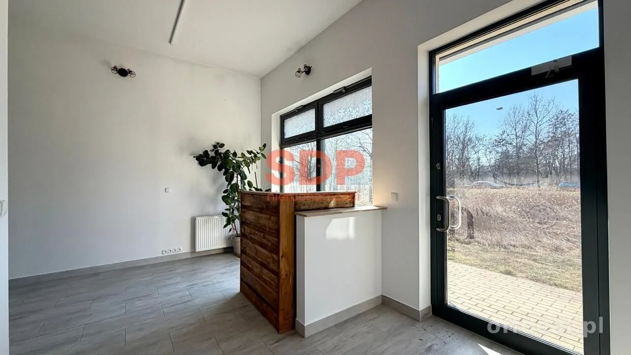 Lokal 54,55 m2 z witryną od ulicy