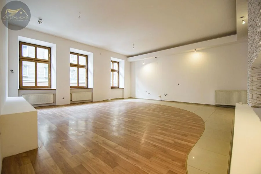 98M2/ 3 POKOJE/ I PIĘTRO/ CENTRUM