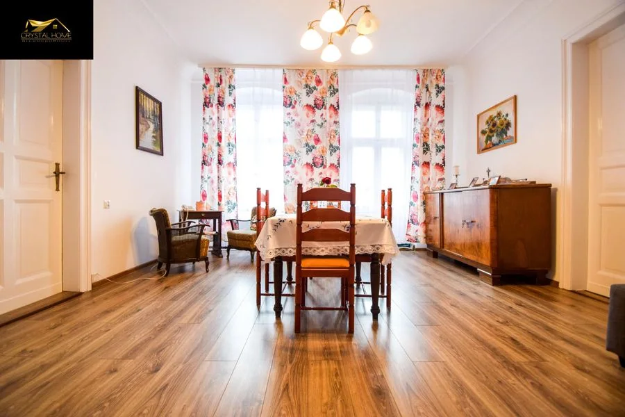 136m2, 4 pokoje, I piętro, 2 balkony
