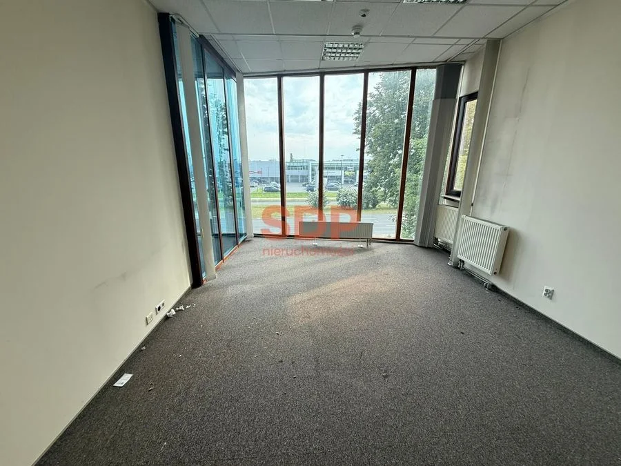 Centrum operacyjne | Całe piętro |  601,17 m2 |  Blisko lotniska