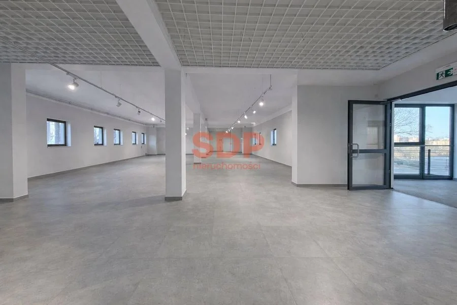 Nowoczesny lokal usługowo-handlowy 260 m² | winda | parking |