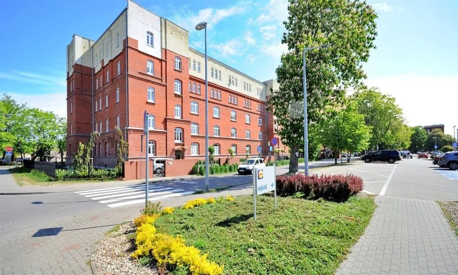 Kołobrzeg Jedności Narodowej  3 pok.   piętro 1