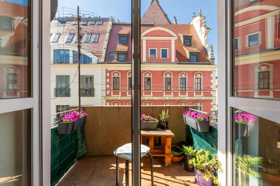 Kawalerka przy Rynku, os. kuchnia, balkon, piwnica