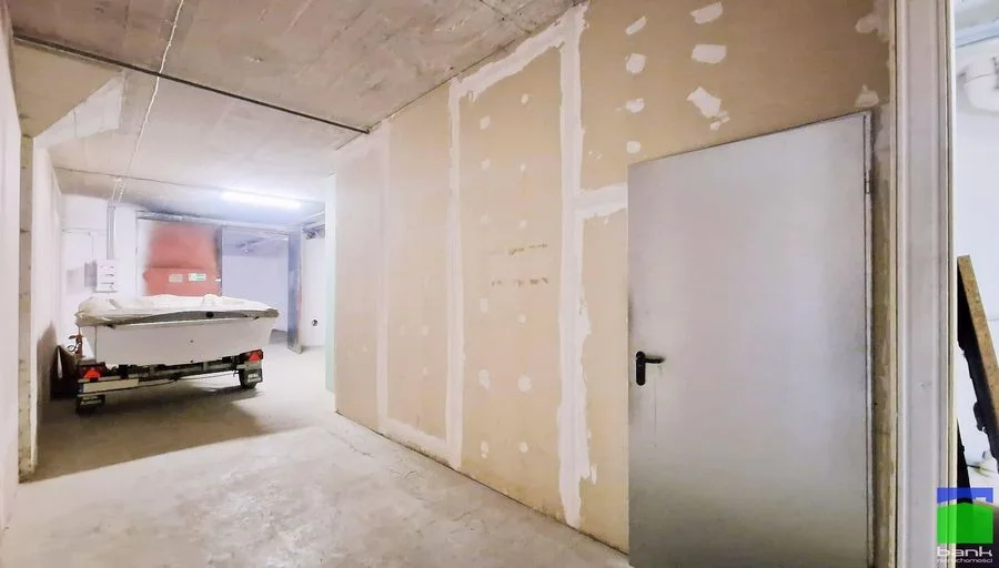 комерційна нерухомість в оренду у Łódź, Górna | 200 m²