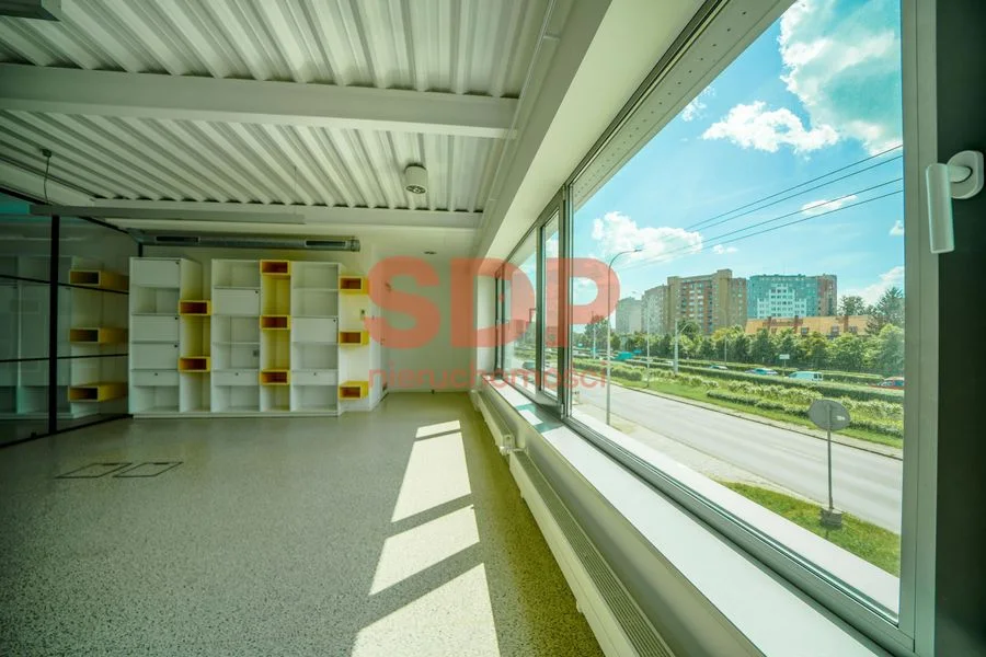 Przestronne biuro typu studio 196,5 m² z antresolą, Wrocław