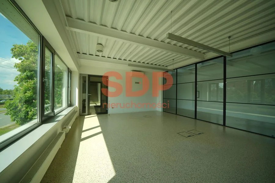 Przestronne biuro typu studio 196,5 m² z antresolą, Wrocław