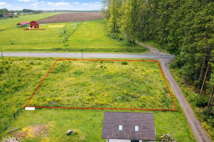 Piękna działka przy samym lesie niedaleko jeziora