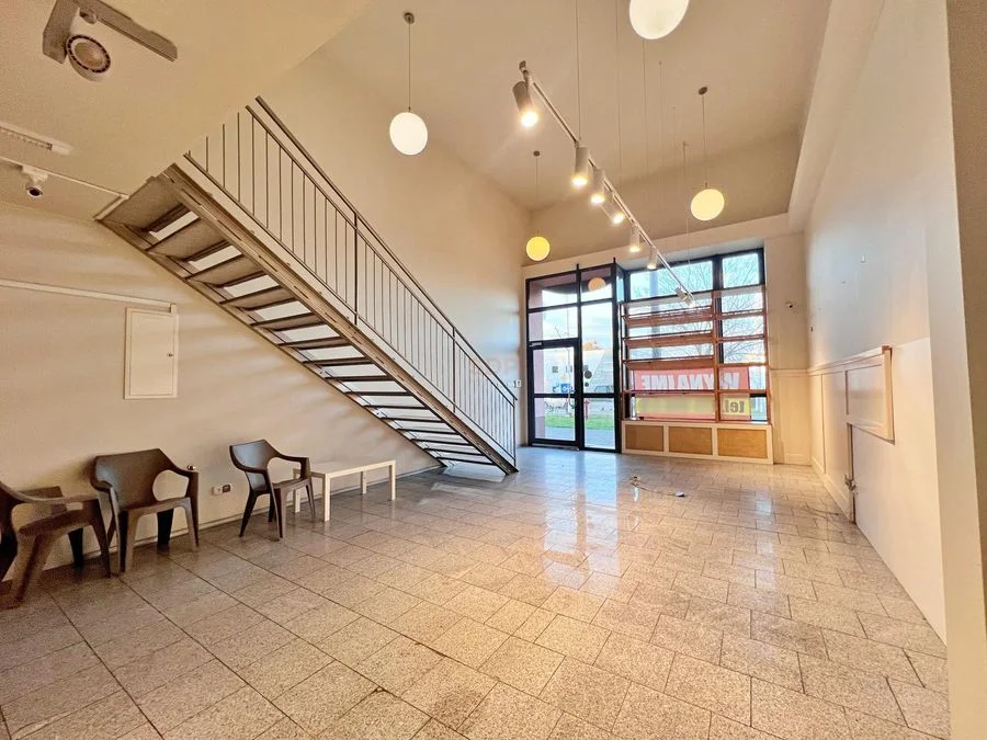 Lokal handlowo-usługowy 140 m² z antresolą
Wrocław – Krzyki