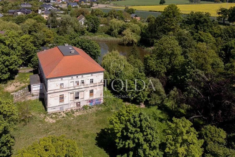 Pałac z 1845 roku | 17 km od Wrocławia |