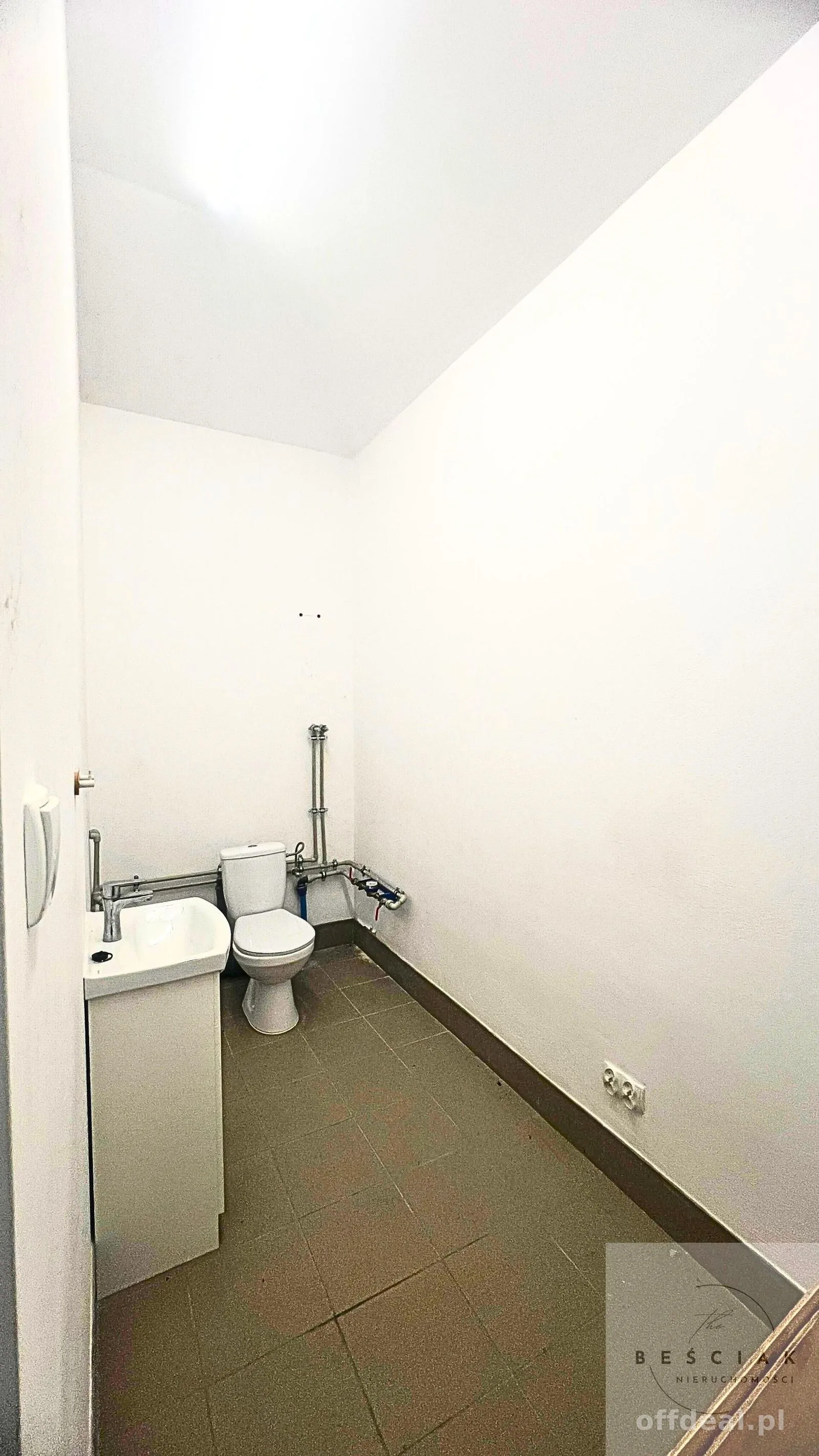 DO WYNAJĘCIA LOKAL BIUROWO-USŁUGOWY – ŻABNO