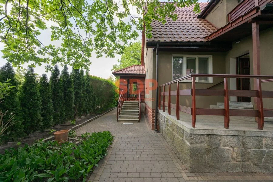 Klimatyczny dom w otoczeniu zieleni, Biskupin 240 m2 / 803 m2