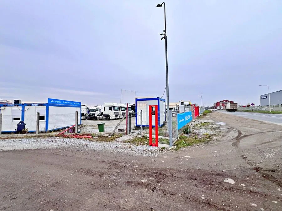 Do wynajęcia utwardzony plac – .15 560 m² – Pietrzykowice