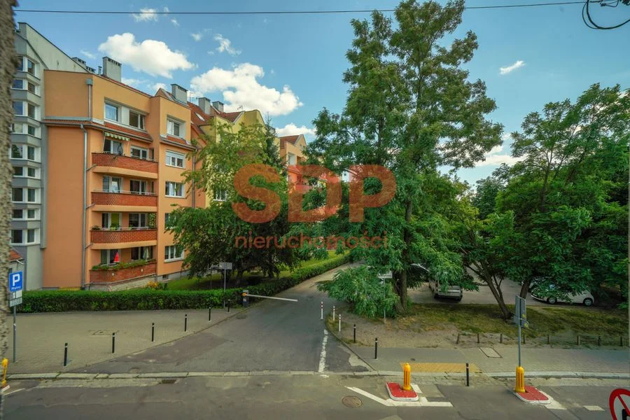 Gotowe do wejścia: jasne 2 pokoje w zrewitalizowanej kamienicy