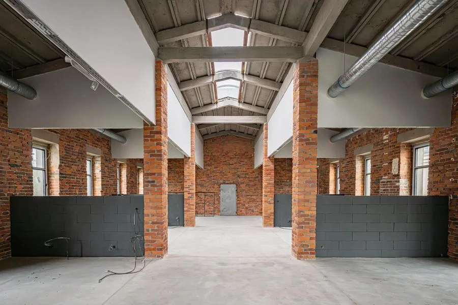 Lokal usługowy 200 m2| Stara Garbarnia | Parking |