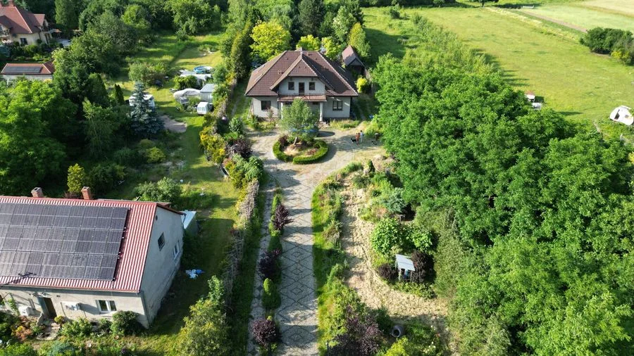 Dom z piękną i dużą działką 4000 m² – Wrocław