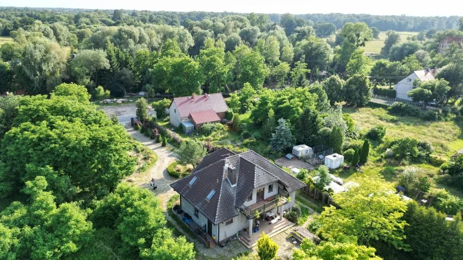 Dom z piękną i dużą działką 4000 m² – Wrocław