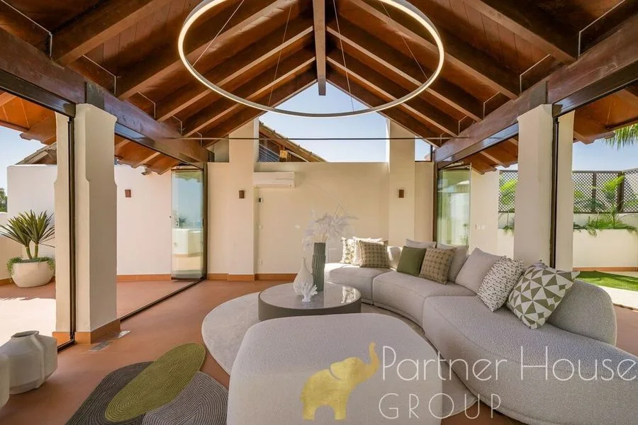 Luksusowy penthouse przy plaży w Esteponie