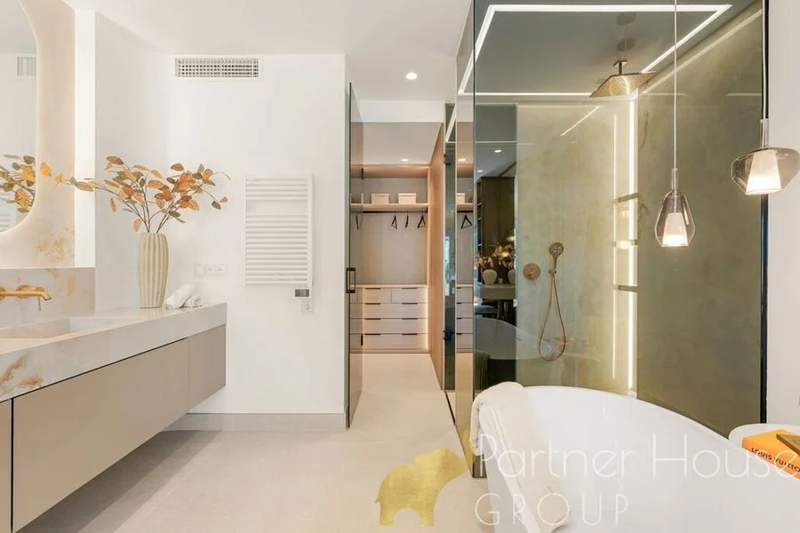 Luksusowy penthouse przy plaży w Esteponie