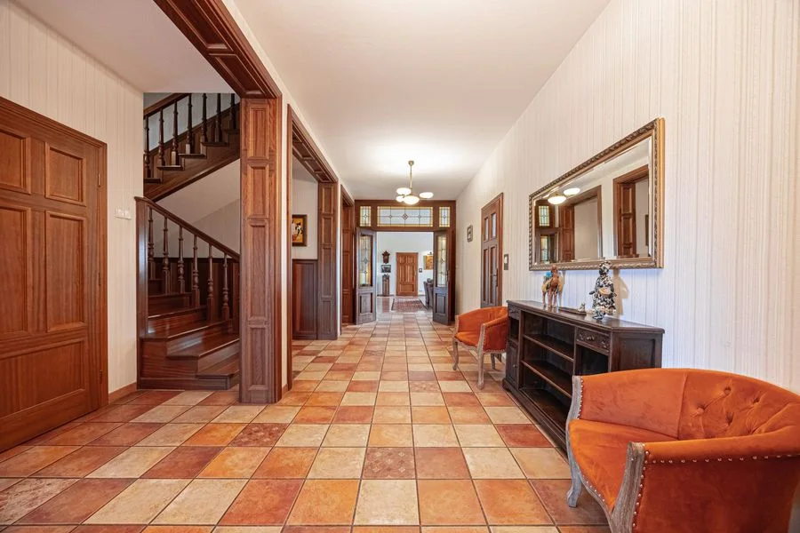 будинок на продаж у Mokronos Górny | 7-кімн. | 450 m²