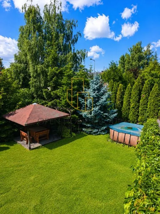 Bielany Wr. dom wolnostojący, 8 pokoi, garaż