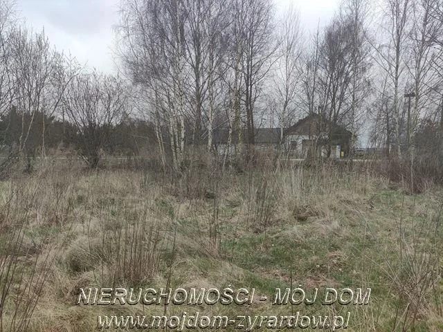 Ładna działka w okolicy domów jednorodzinnych.