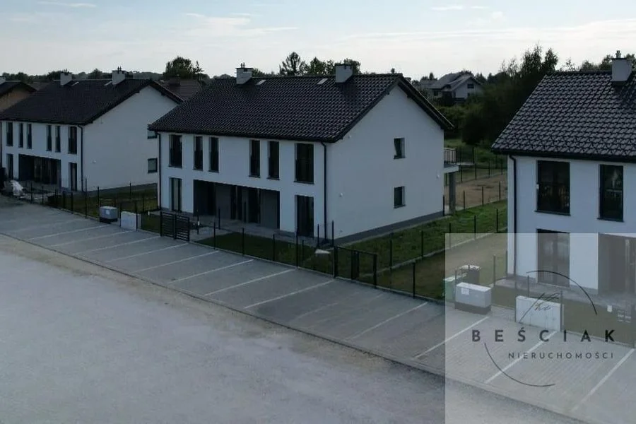 WIĘCEJ PRZESTRZENI, WIĘCEJ ŚWIATŁA – KOMFORTOWE MIESZKANIE Z BALKONEM I OGRÓDKIEM
