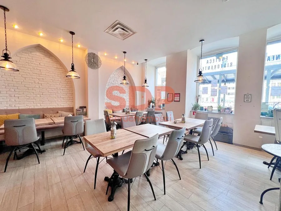 Lokal 168 m² z potencjałem gastronomicznym – Plac Solny