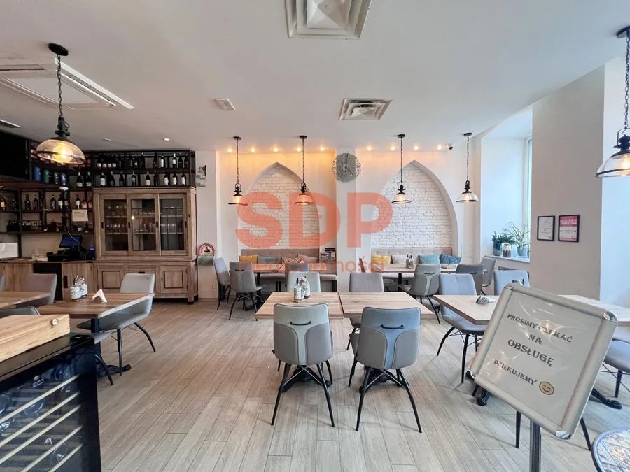 Lokal 168 m² z potencjałem gastronomicznym – Plac Solny