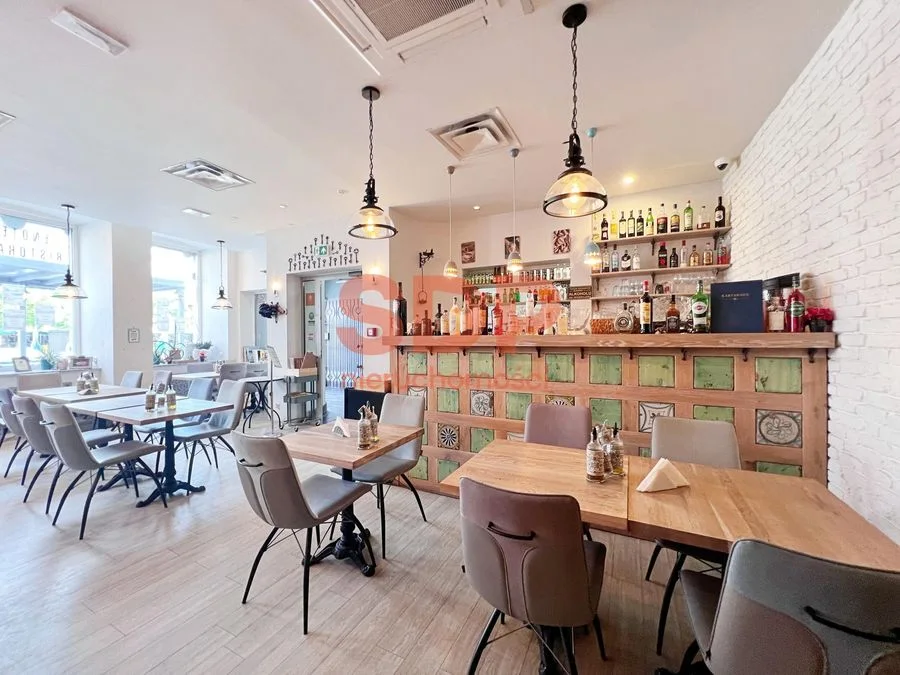 Lokal 168 m² z potencjałem gastronomicznym – Plac Solny
