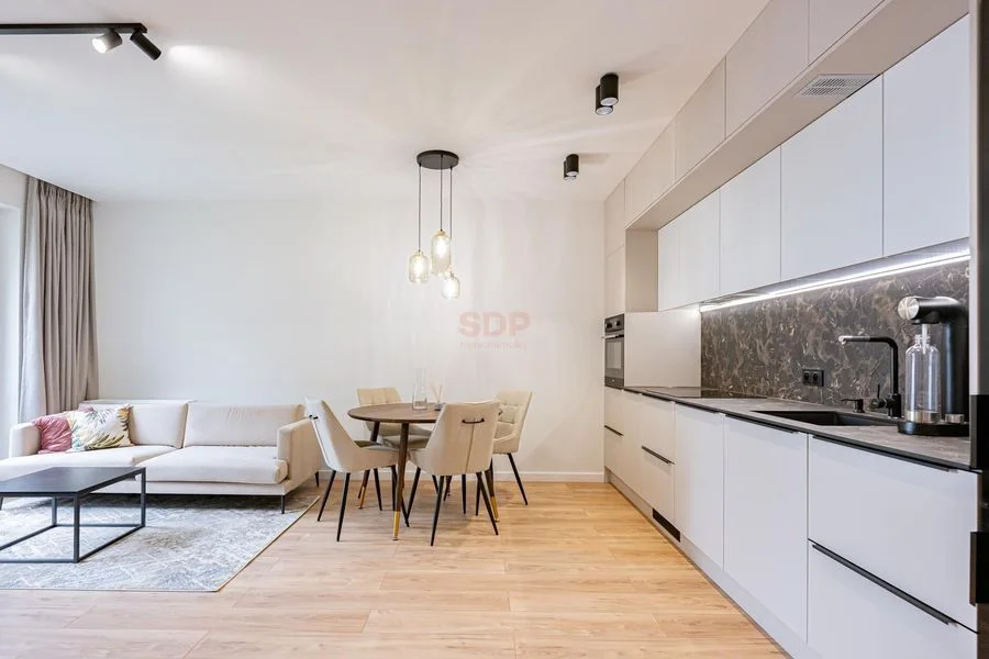 4-pokojowy apartament z balkonem |