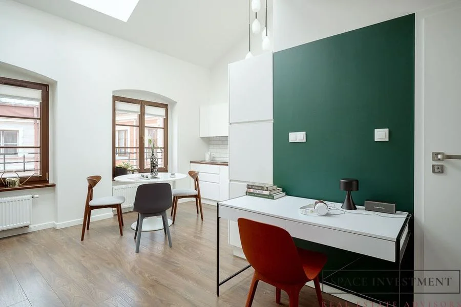 Loft Above the Rooftops for quiet living