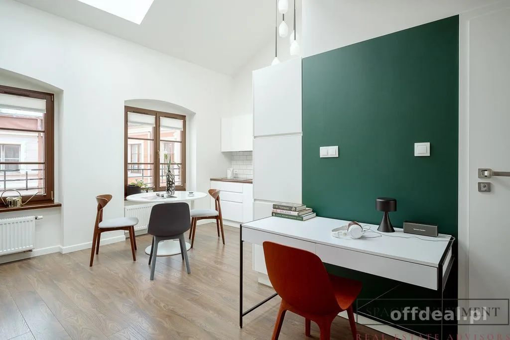 Loft Above the Rooftops for quiet living