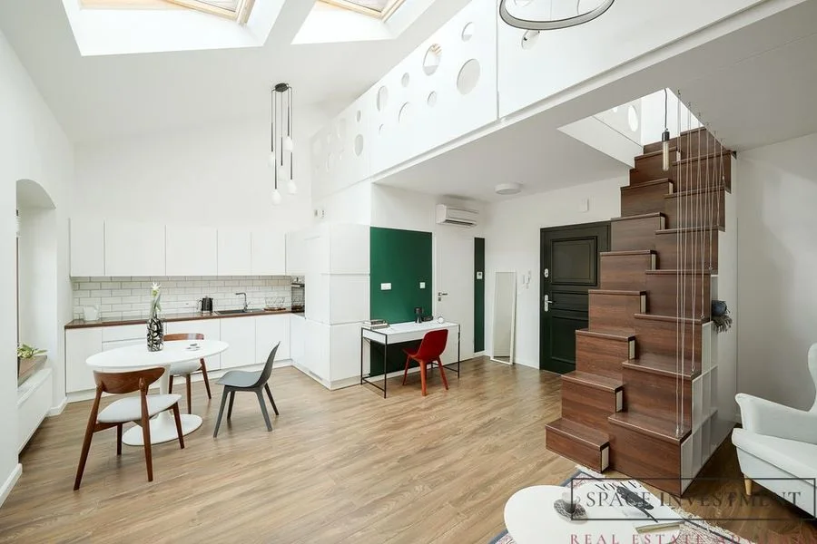 Loft Above the Rooftops for quiet living