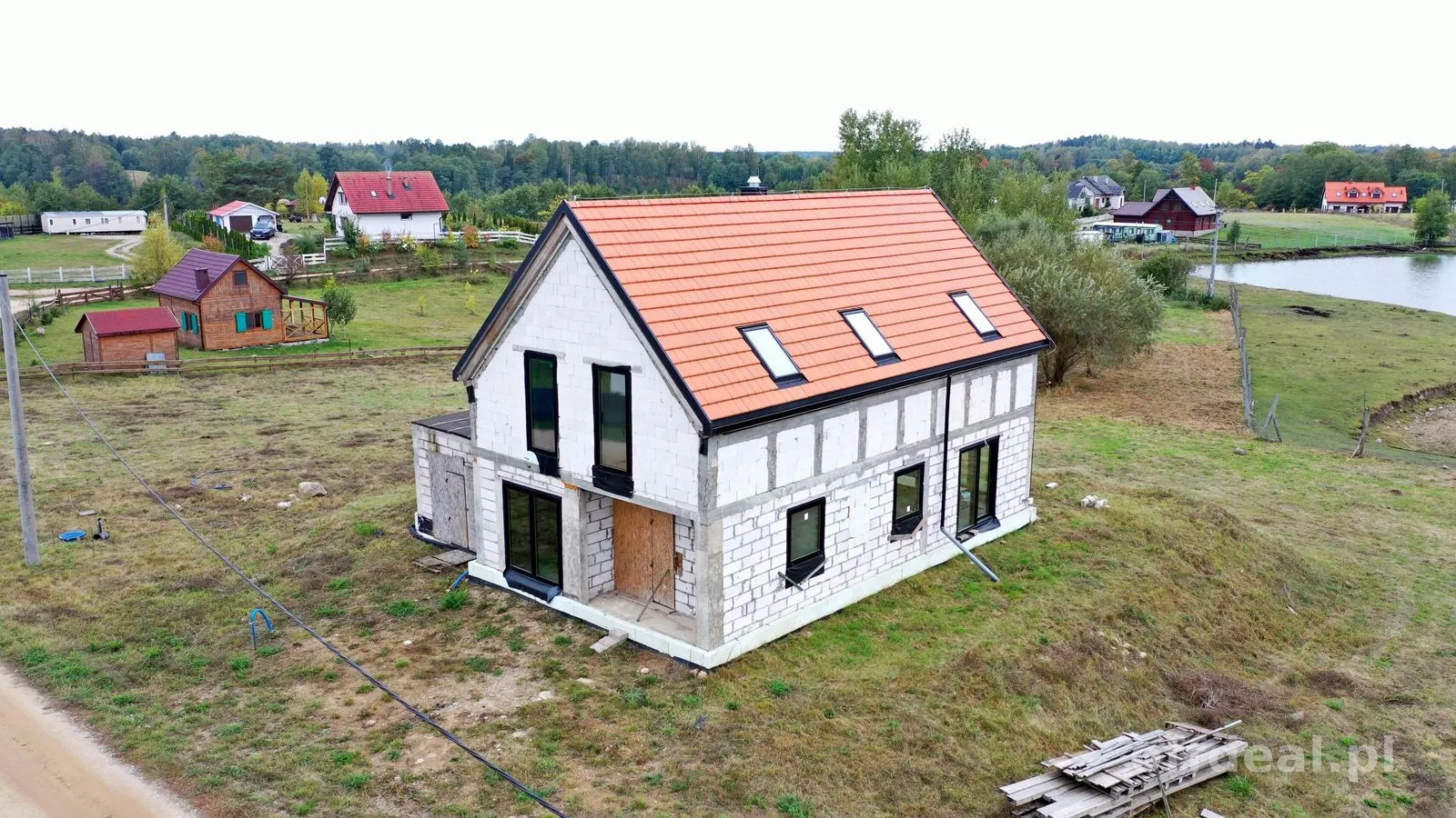 Nowoczesny dom do własnej aranżacji z widokiem na Jezioro Bielskie