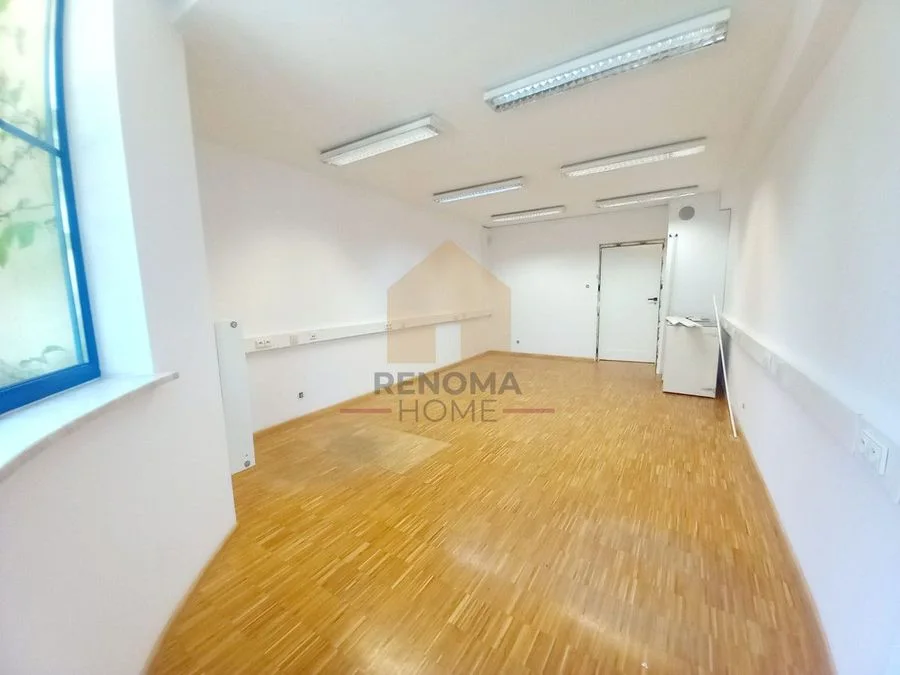 Dwa wejścia | poczekalnia | pom. socjalne