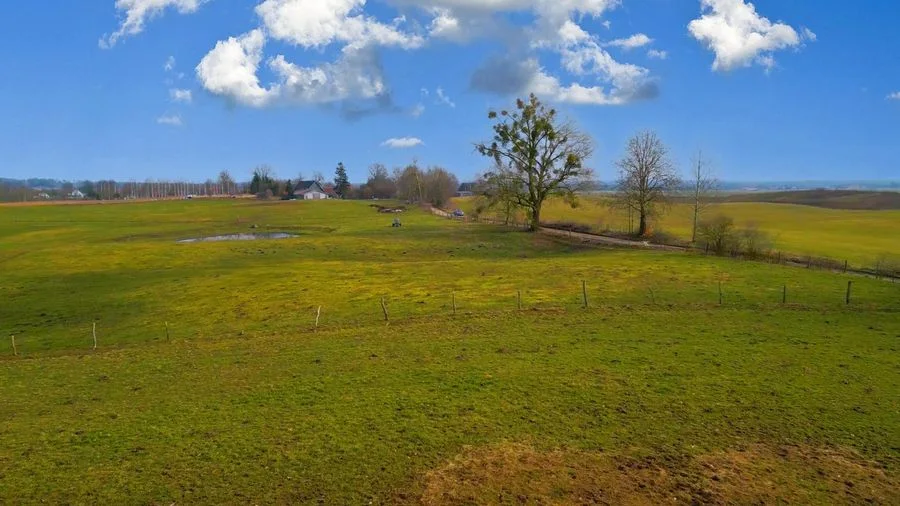 Mazury  działka   w otoczeniu lasów i jezior