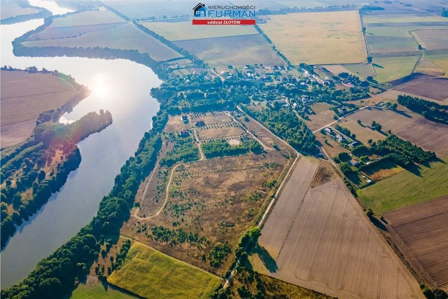 DZIAŁKA NAD JEZIOREM NA SPRZEDAŻ W ZALESIU