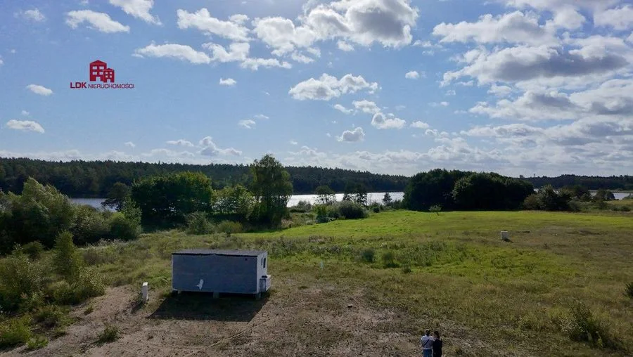 Widok, który zachwyca – działka nad Jeziorem