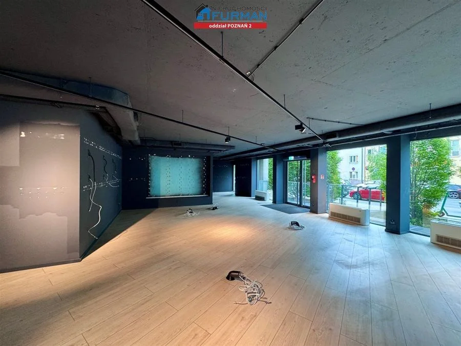 Lokal 145 m², parter, witryna, ul.Piątkowska 116