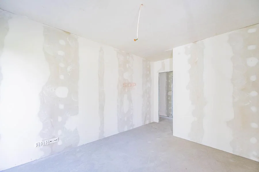 Duży salon o pow. 20,84m2, garaż i komórka, 2-balkony