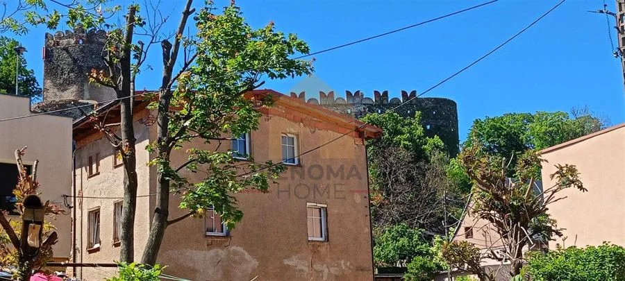 Piękna kamienica u stóp zamku Bolków