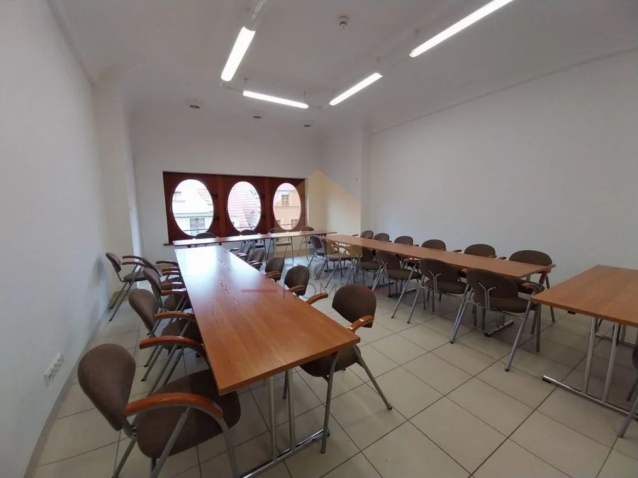 Lokal usługowy|biurowy|WC|socjal|klimatyzacja